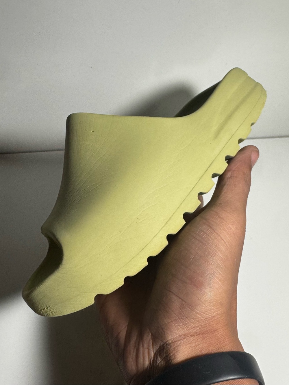 Yeezy Slide “Resin” Kid’s Size 2